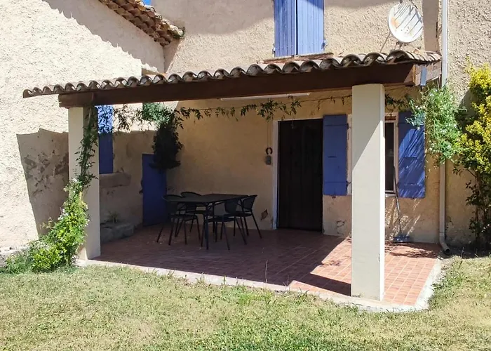 Holiday home Les Petits Volets Bleus *